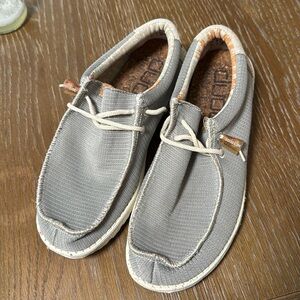 Women’s size 8 Wally Hey Dudes